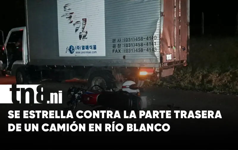 Motociclista se estrella contra la parte trasera de un camión en Río Blanco