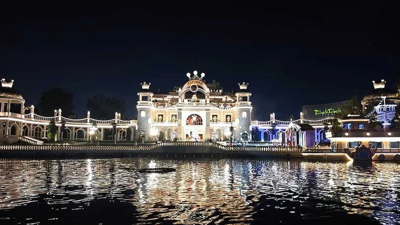 El distrito de Chaoyang, en Beijing, cobra vida con radiantes espectáculos de luces