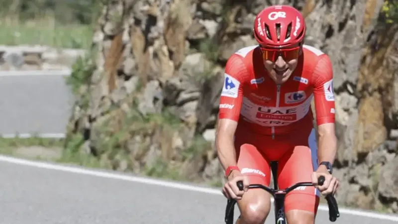 Pogacar dinamita La Vuelta en Andorra con un ataque descomunal a 50 km de meta