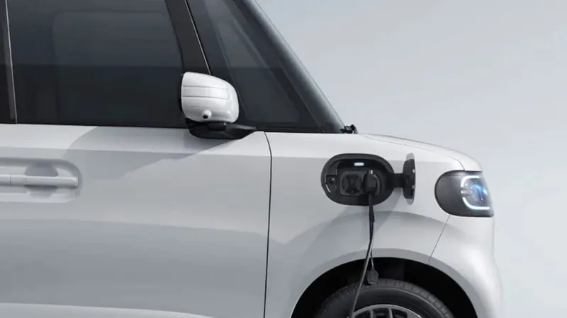 BYD lanza su coche eléctrico más pequeño: 3,4 metros, 320 km de autonomía y 10.500 €, pero tiene un gran problema