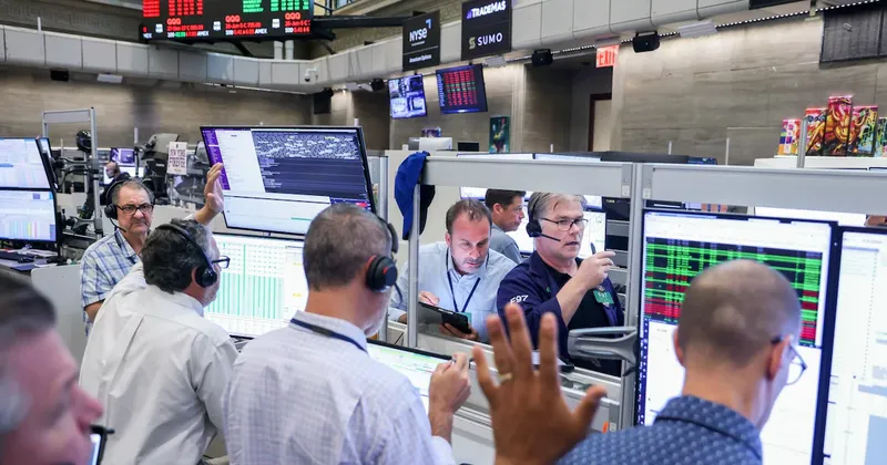 Futuros de las acciones de EE.UU. caen tras venta de valores tecnológicos y sube el petróleo
