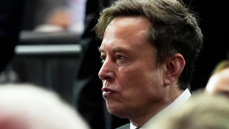 "El Ejército ucraniano violó los términos de servicio de Starlink", dice Musk