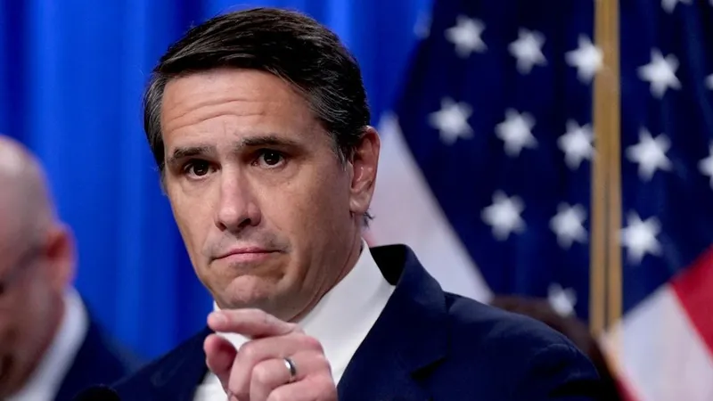 Senado confirma a exabogado de Trump como fiscal general de EEUU