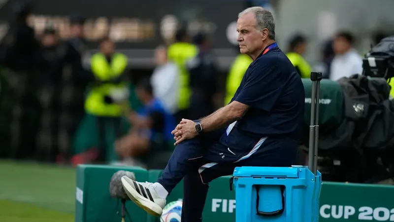 Marcelo Bielsa recriminó a los jugadores de Uruguay tras eliminación del Mundial 2026