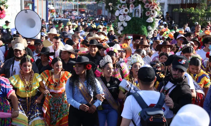 Managua vibra de fe y alegría con la tradicional Roza del Camino