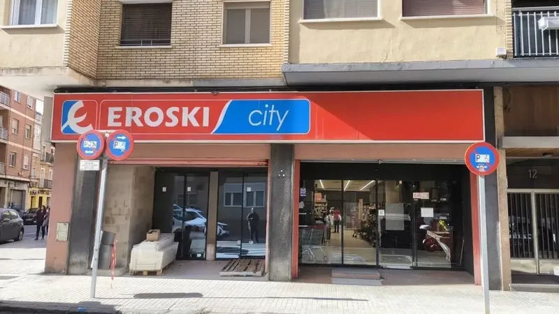 Eroski invierte 1,6 millones de euros en Zaragoza: ocupará el local de Muebles Nadal y ampliará su tamaño