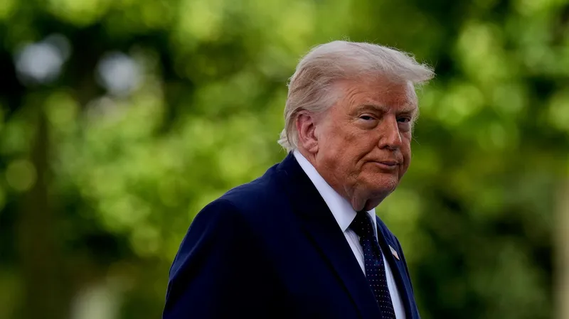 Trump amenaza con más ataques contra Irán entre hoy y mañana