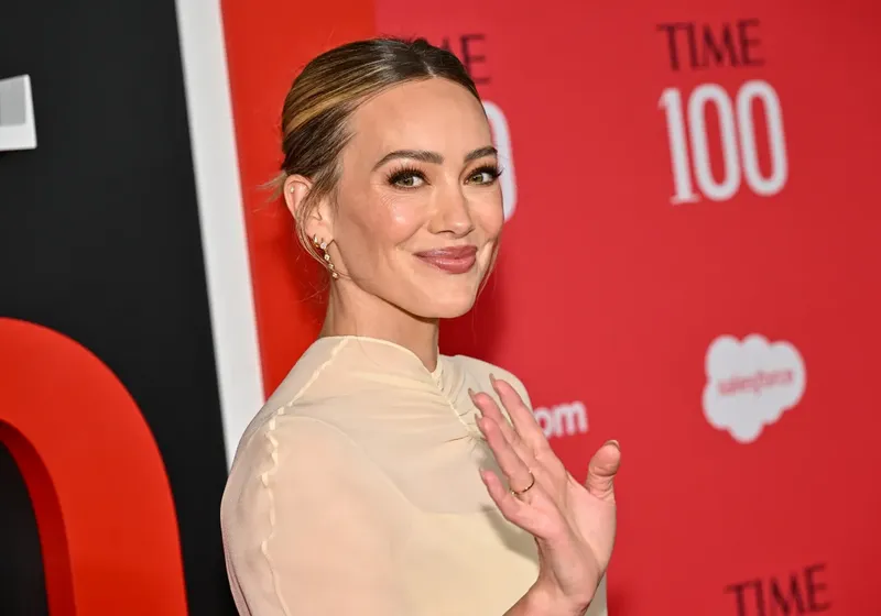 Hilary Duff deslumbra en el arranque de su gira “The Lucky Me” con un setlist cargado de sorpresas