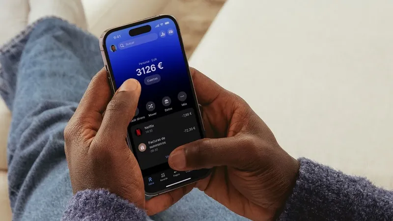 Mala idea equivocarte de IBAN en Revolut: sus nuevas condiciones ya no te dejarán anular la transferencia