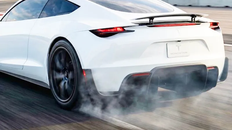 Así funciona el revolucionario sistema de propulsión del Tesla Roadster: Elon Musk añade cohetes de gas de SpaceX a los motores eléctricos