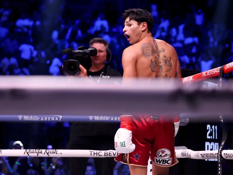Revelan las razones por las que no dejaron subir a Teófimo al ring para encarar a Ryan García