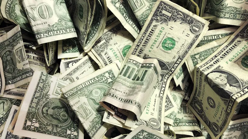 La deuda mundial supera los 365 billones de dólares y marca un récord histórico