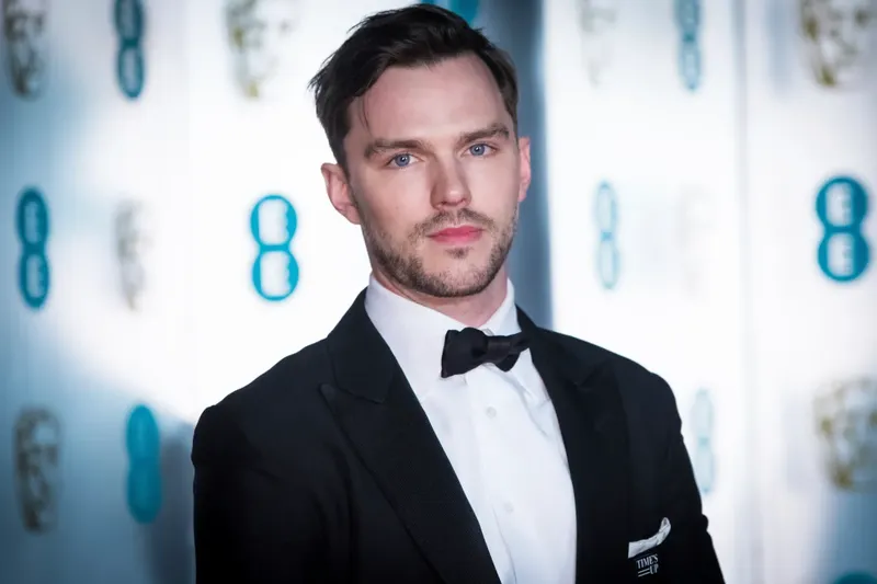 De Metrópolis a Hogwarts: Nicholas Hoult será Gilderoy Lockhart en la serie “Harry Potter”