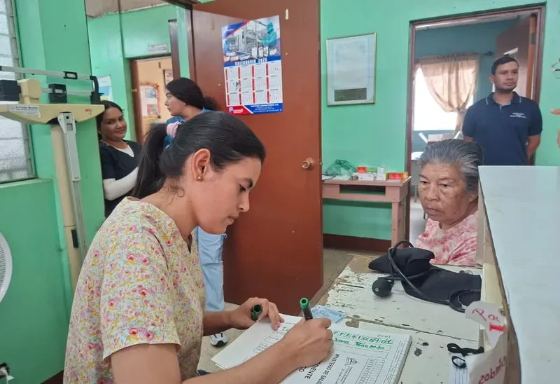 Feria de la Salud fortalece el cuido de los adultos mayores con enfermedades crónicas