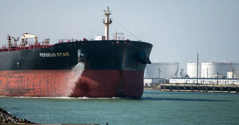 Escasez de superpetroleros dispara el costo de transportar crudo y amenaza los flujos globales