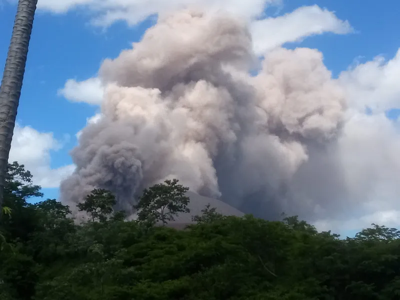 Sinapred insta a no escalar el Volcán Telica mientras continúa emisión de gases