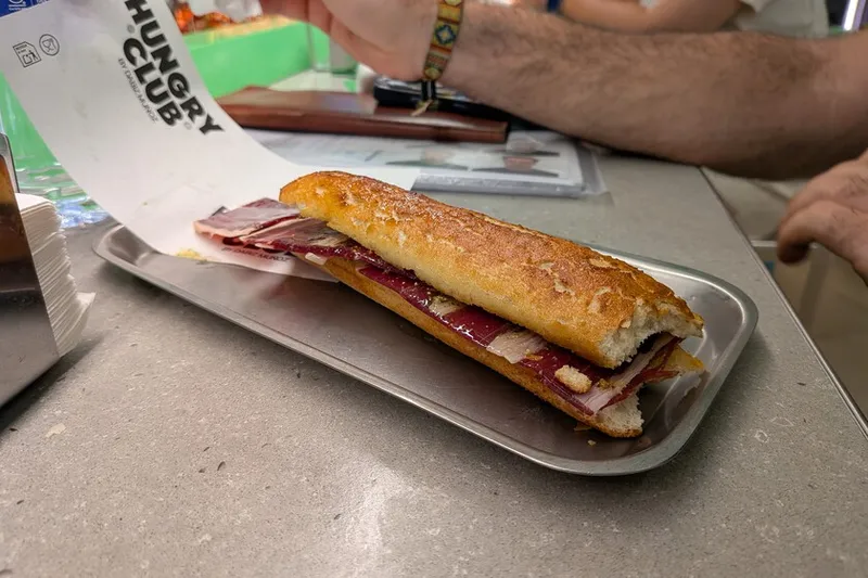 Iba a ser un artículo sobre el “mejor bocadillo de jamón del mundo” de Dabiz Muñoz, pero me ha parecido demasiado caro hasta para escribir sobre él
