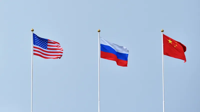 Zajárova señala qué espera el mundo de la posible reunión de Putin, Xi y Trump