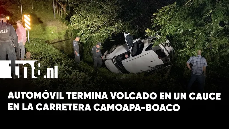Vehículo termina volcado en un cauce en la carretera Camoapa-Boaco