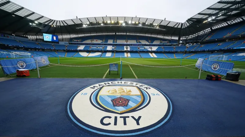 Manchester City fue encontrado culpable en más de 100 acusaciones por fair play financiero