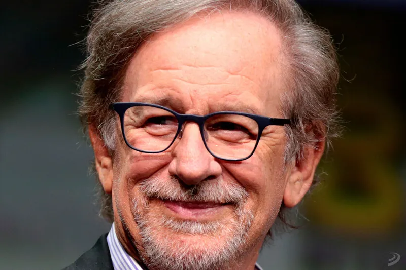 Spielberg lleva medio siglo contándonos que no estamos solos, lo raro es que la realidad haya decidido seguirle el juego justo ahora
