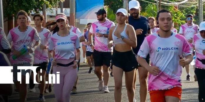 ¡Managua se vistió de rosa! Nicaragüenses se unen en la Octava Carrera Rosa 2026
