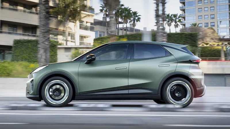 ‘Pelotazo’ de 51.000 pedidos en 6 meses, pero CUPRA ya piensa en las 6 cifras para el Raval eléctrico en Europa
