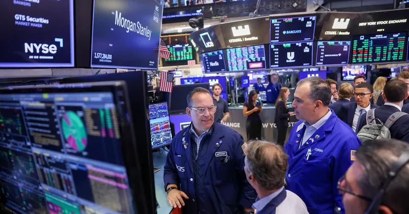 Wall Street opera al alza con impulso de las tecnológicas, mientras cae el petróleo
