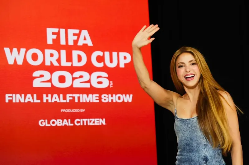Shakira invitó a un grupo de niños de Uganda a bailar con ella en la final del Mundial