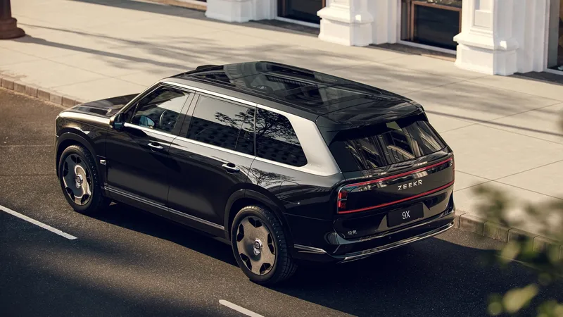 Antes de llegar a España, los primos de Volvo lanzan un SUV híbrido de 1.400 CV, 5 asientos y carga en 9 minutos