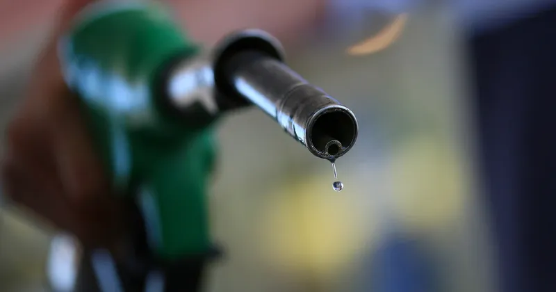 El petróleo sube y abre una paradoja para Argentina: más dólares de Vaca Muerta pero presión sobre la nafta