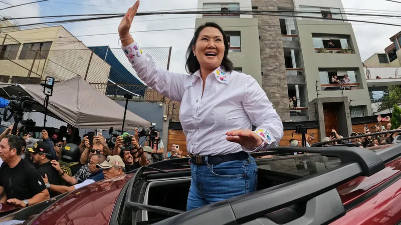 A días de asumir como presidenta de Perú, Keiko Fujimori asegura respaldo de militares y policías
