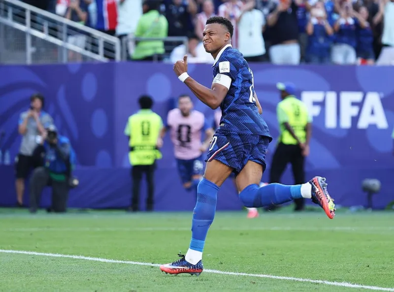 Francia rompe la resistencia paraguaya y avanza a cuartos con un penal de Mbappé