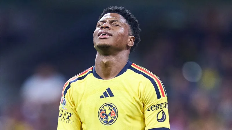 América empata, pero no suelta el superliderato