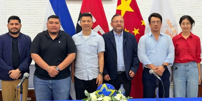 Embajador de China visita Liga Primera y destaca avances del fútbol nicaragüense