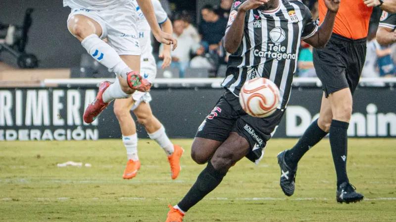 Primera Federación arranca hoy la jornada 9 y ya puedes ver fútbol gratis: ¿qué partidos se ven en abierto?