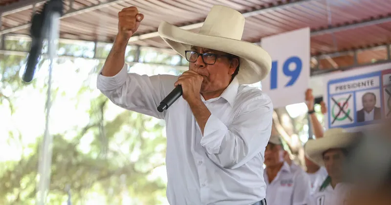 Oxford Economics ve un mayor riesgo para la economía de Perú si Sánchez gana las elecciones