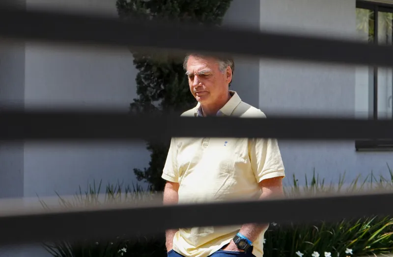 Allanan la casa de Bolsonaro en busca de armas