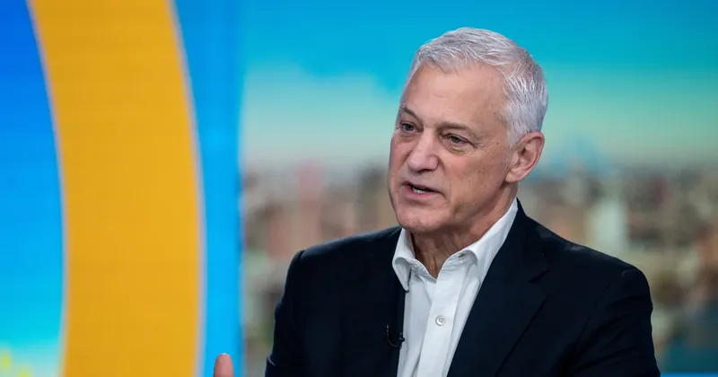 El CEO de StanChart advierte que la IA sustituirá al capital humano de menor valor