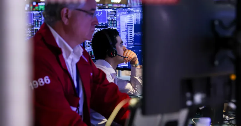 S&P 500 avanza tras el desplome del petróleo en una semana clave para la Fed y las tecnológicas