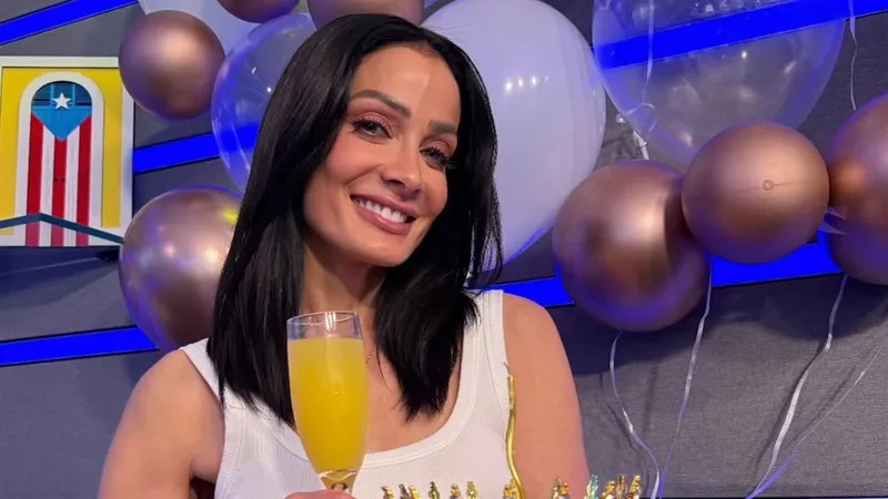 Con festejo doble, Dayanara Torres celebra su cumpleaños 52 llena de cariño