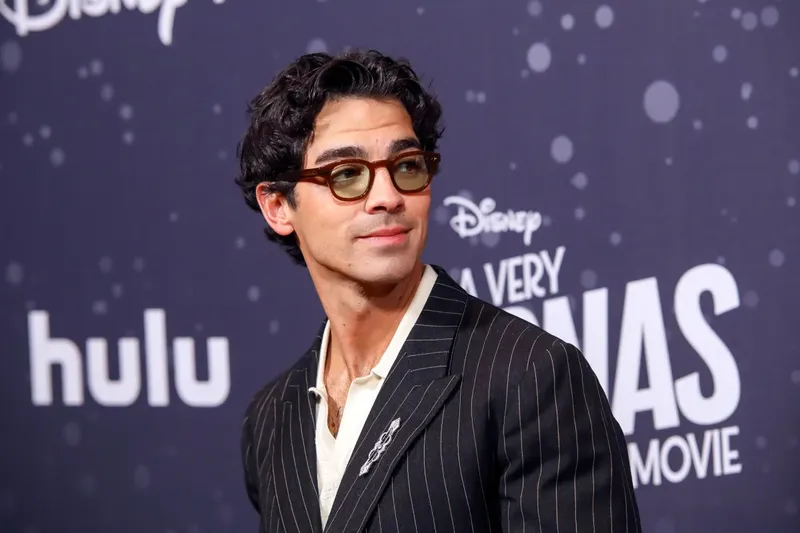 Joe Jonas revela una divertida anécdota con su novia Tatiana Gabriela