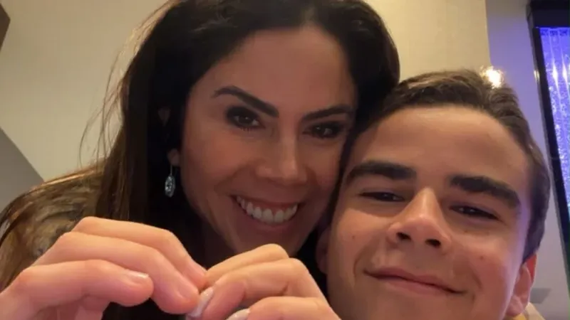 Paola Rojas se reencuentra con su hijo Paulo en el extranjero y confiesa lo difícil que es despedirse de él