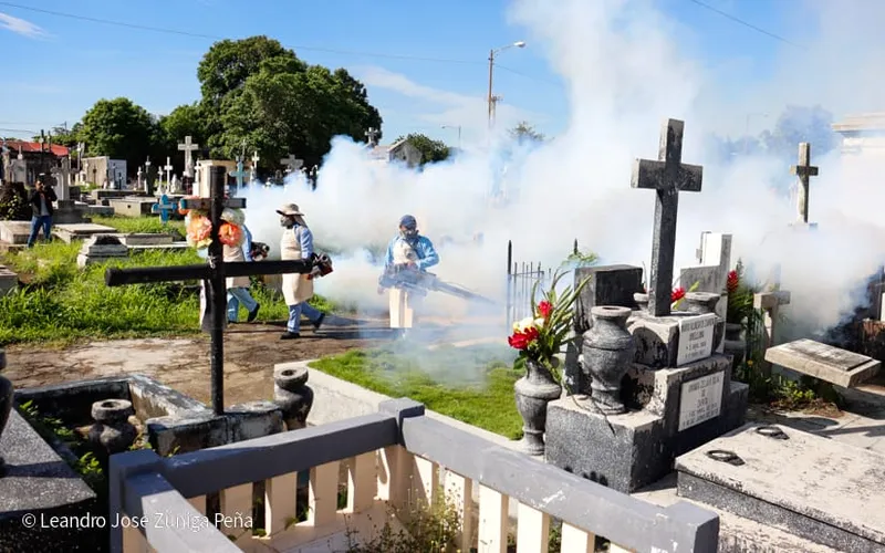 Preparan Campos Santos para las familias que visitan a sus seres queridos