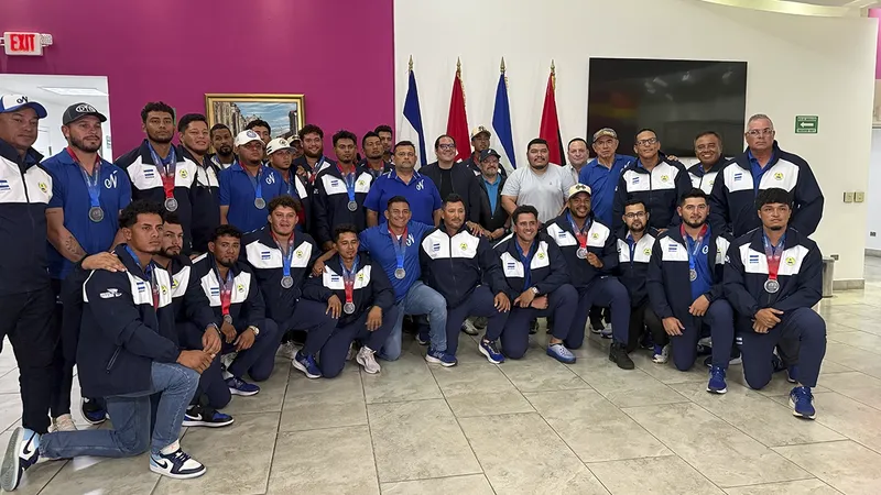 Selección de Béisbol de Nicaragua regresa al país con histórica medalla de plata