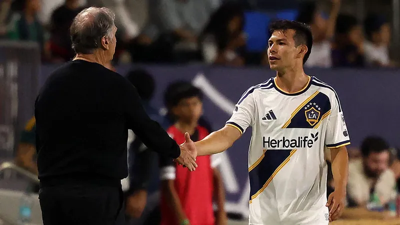 Hirving Lozano, entre lo más destacado de la MLS junto a Messi y Lewandowski
