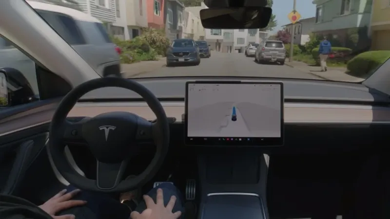 Tesla ya no quiere que apagues su conducción autónoma en silencio: ahora debes explicar por qué tomaste el control