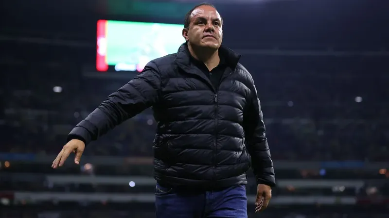 Cuauhtémoc Blanco se enoja y rechaza la detención de su esposa en Estados Unidos