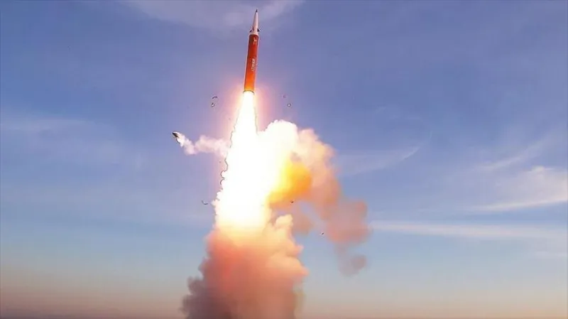Corea del Norte dispara 12 misiles balísticos hacia el mar de Japón