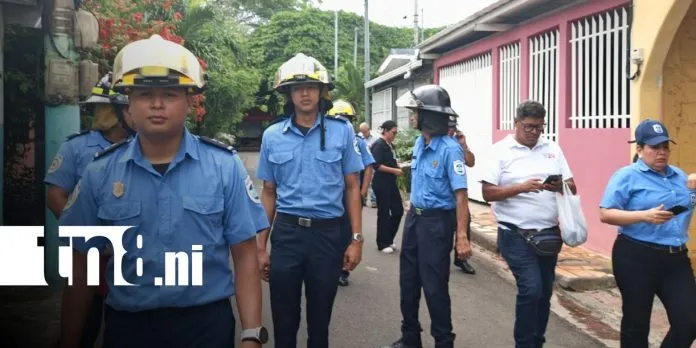 Bomberos fortalecen la prevención en hogares del Distrito V de Managua
